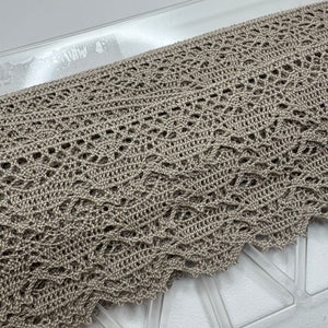 Beige blúndu borði