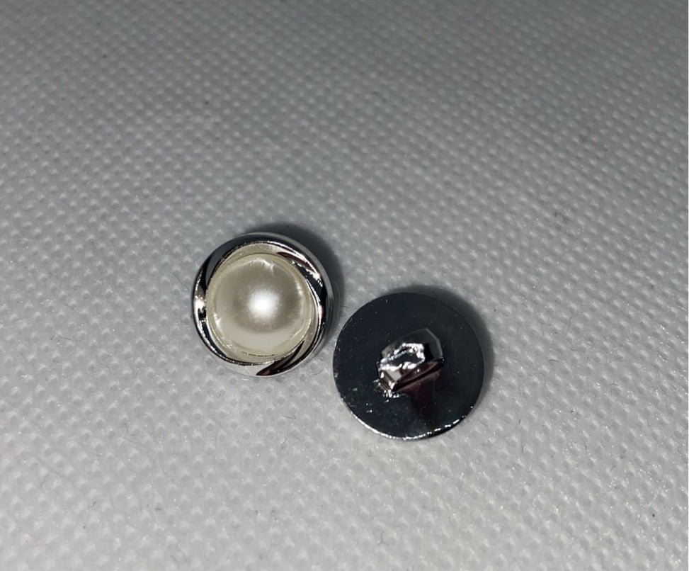 Gull og silfur hnappar