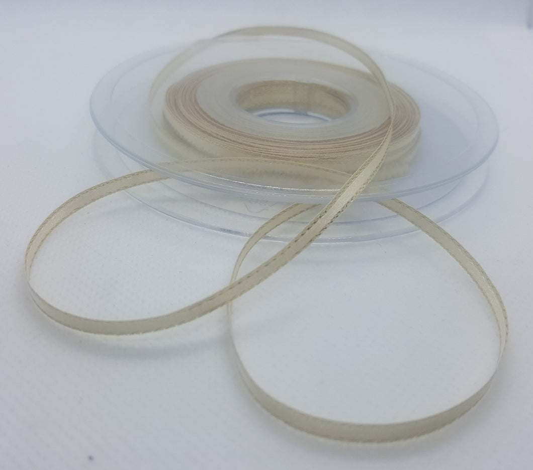 Fíngerður fallegur gylltur borði